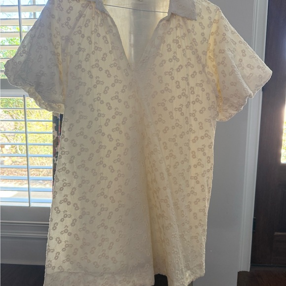 Mable Dresses & Skirts - Mable Cream Floral Short Sleeve Dress